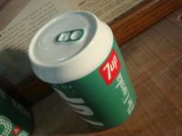 ①【7UP】 缶型　セラミックマグ　蓋付き　