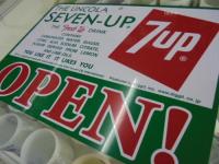 【7up】 OPEN/CLOSED 両面 プラサイン　ヨコ